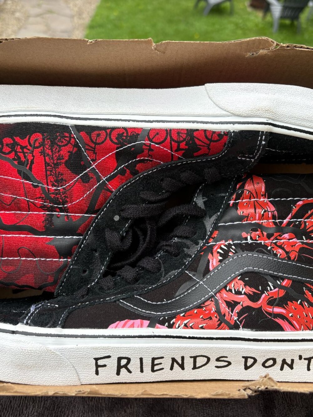 Vans x Stranger Things Sk8-Hi Men’s 8.5 Women’s 10 NEW